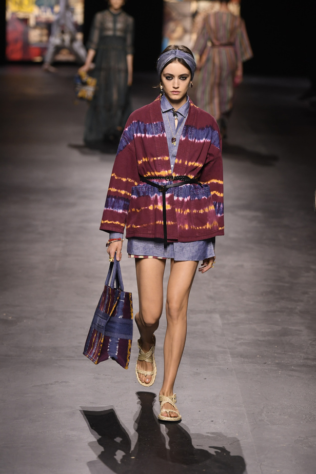 عرض أزياء ديور Dior لربيع وصيف 2021 من أسبوع الموضة في باريس