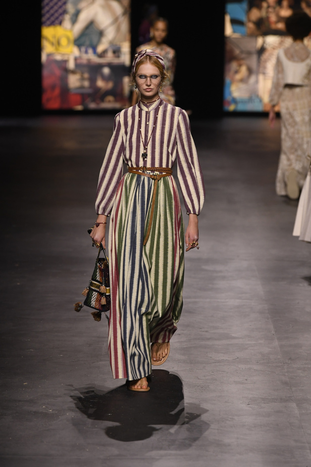 عرض أزياء ديور Dior لربيع وصيف 2021 من أسبوع الموضة في باريس