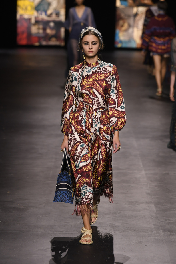 عرض أزياء ديور Dior لربيع وصيف 2021 من أسبوع الموضة في باريس