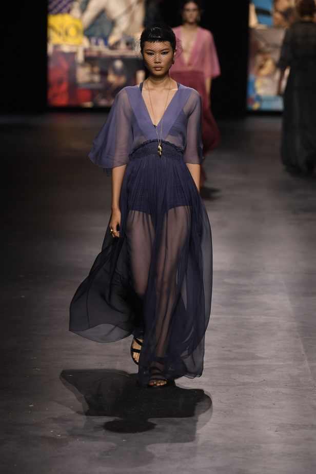 عرض أزياء ديور Dior لربيع وصيف 2021 من أسبوع الموضة في باريس