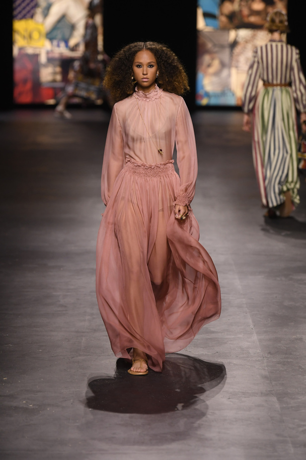 عرض أزياء ديور Dior لربيع وصيف 2021 من أسبوع الموضة في باريس