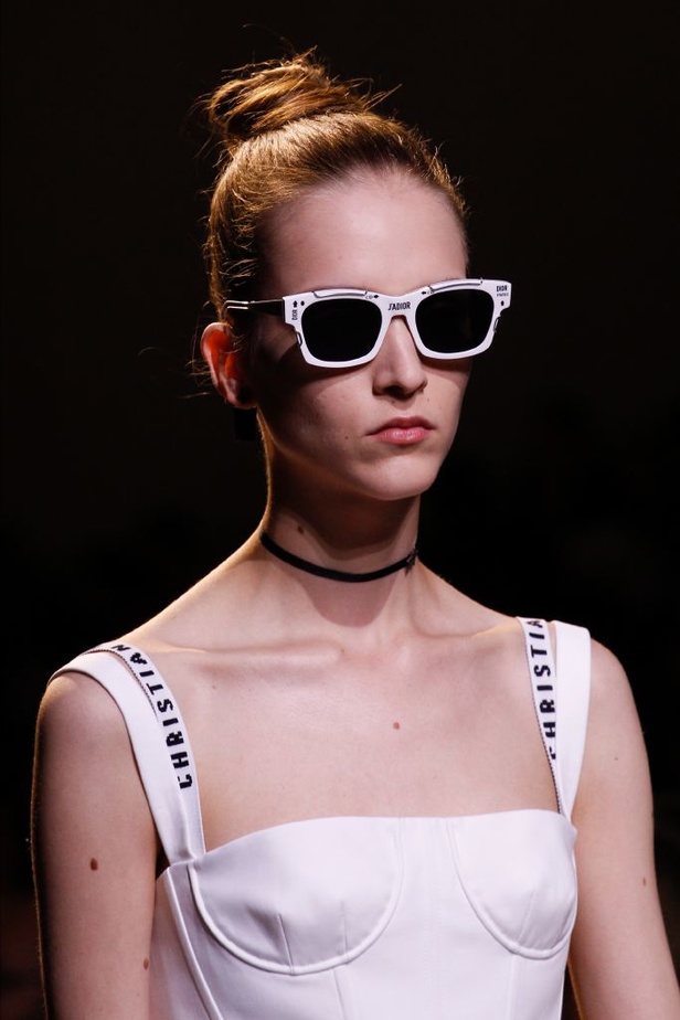 عرض أزياء "ديور" لموسم ربيع وصيف 2017