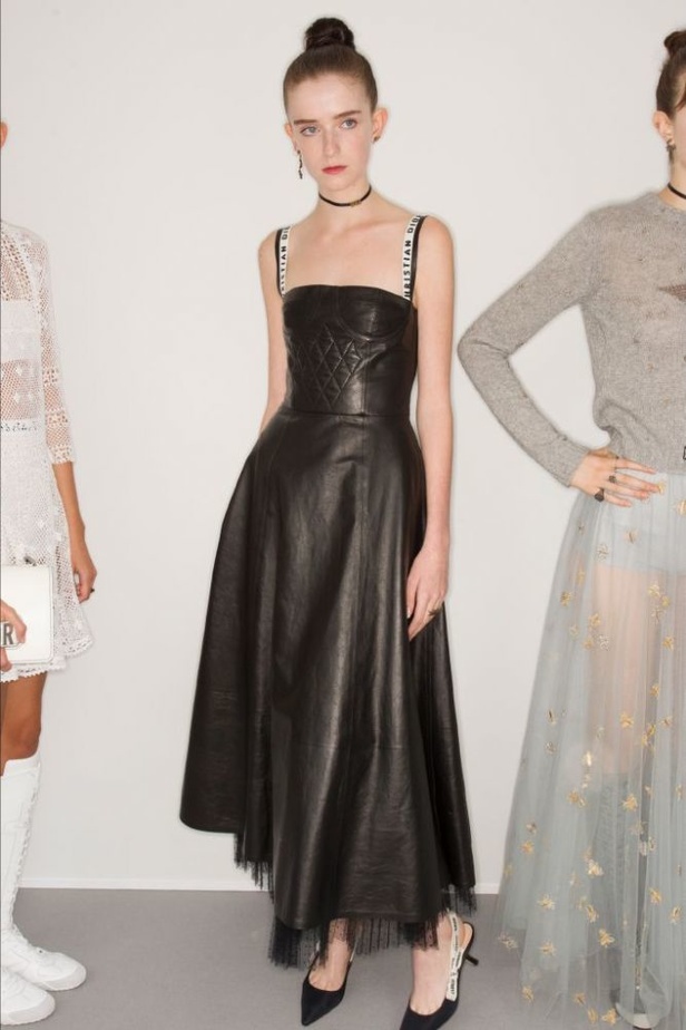 عرض أزياء "ديور" لموسم ربيع وصيف 2017