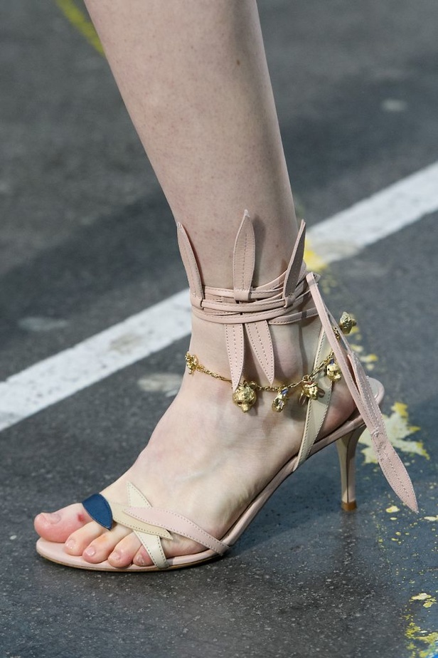 مجموعة John Galliano لربيع وصيف 2017