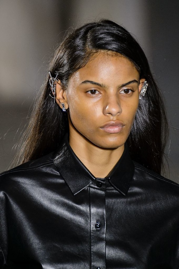 مجموعة “سان لوران” لموسم ربيع وصيف 2017 