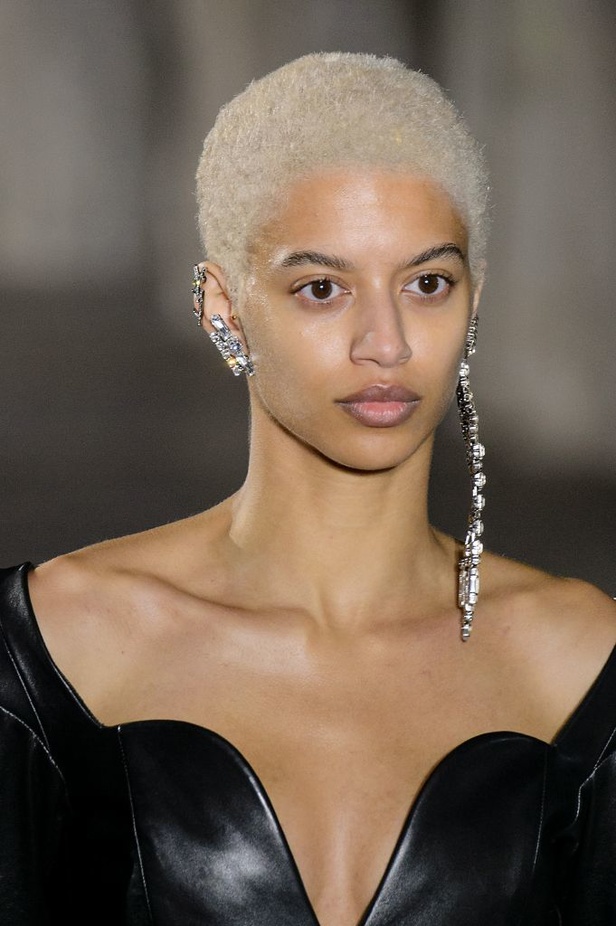 مجموعة “سان لوران” لموسم ربيع وصيف 2017 