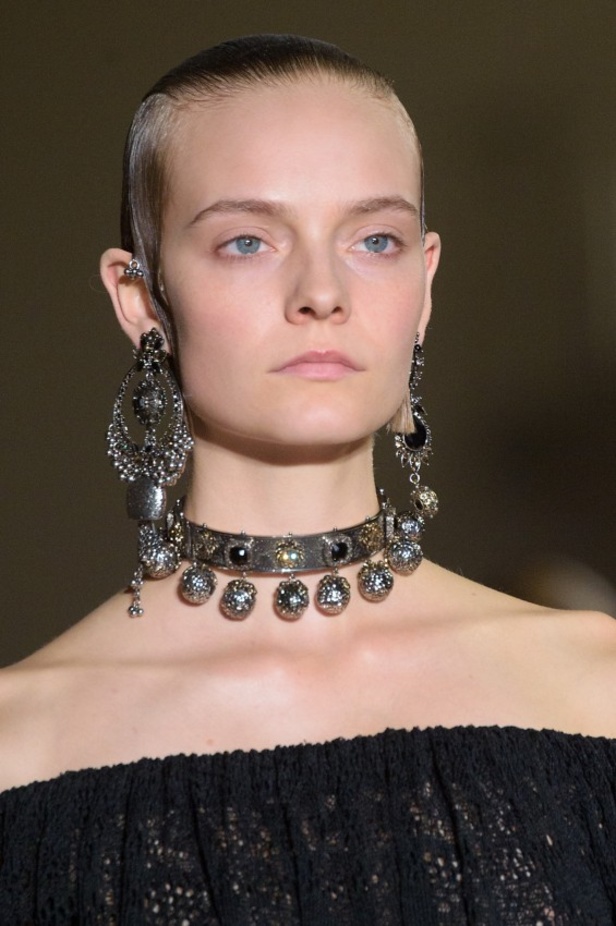 مجموعة “الكسندر مكوين” لموسم ربيع وصيف 2017