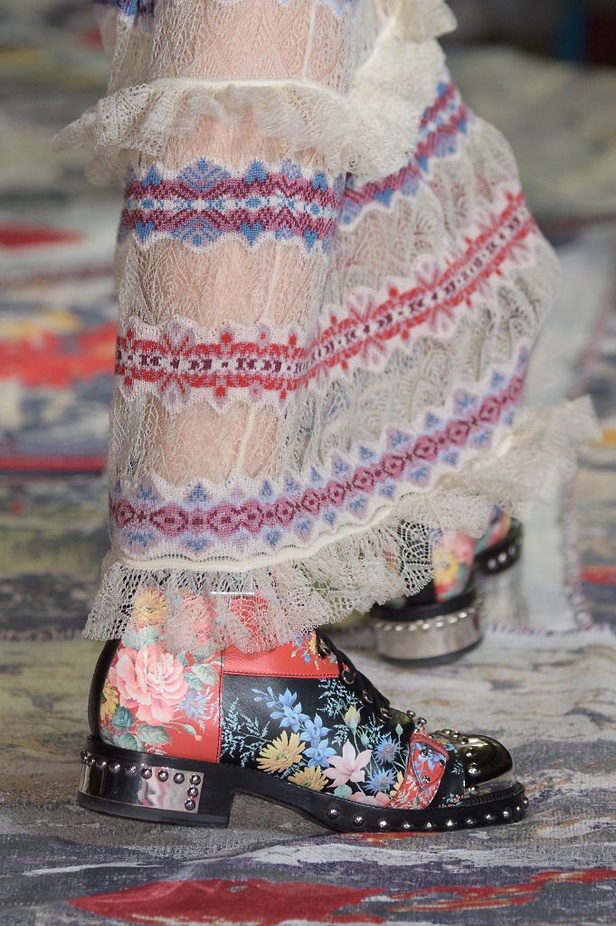 مجموعة “الكسندر مكوين” لموسم ربيع وصيف 2017