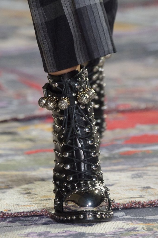 مجموعة “الكسندر مكوين” لموسم ربيع وصيف 2017