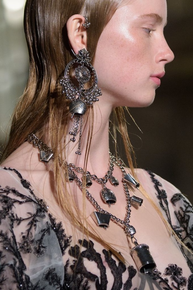 مجموعة “الكسندر مكوين” لموسم ربيع وصيف 2017