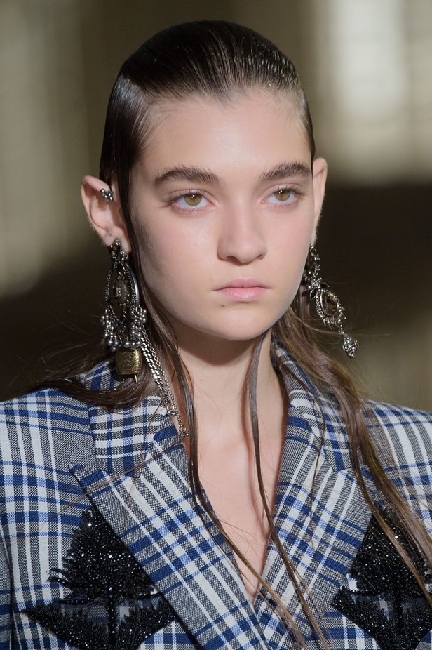 مجموعة “الكسندر مكوين” لموسم ربيع وصيف 2017