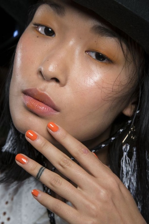 عرض Blugirl للأزياء الجاهزة لربيع وصيف ٢٠١٧ !