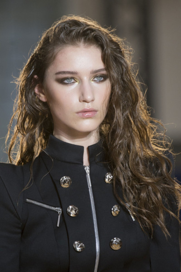 مجموعة جوليان ماكدونالد لموسم ربيع وصيف 2017