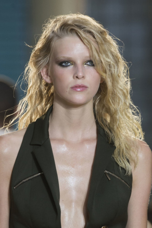 مجموعة جوليان ماكدونالد لموسم ربيع وصيف 2017