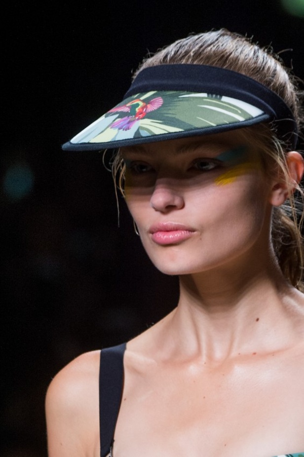 عرض أزياء "ماكس مارا" لموسم ربيع وصيف 2017