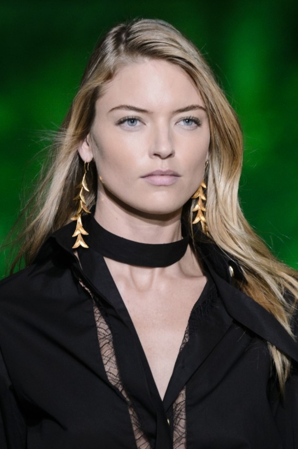 مجموعة ايلي صعب لربيع وصيف 2018 في باريس 