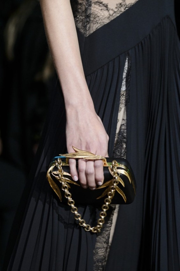 مجموعة ايلي صعب لربيع وصيف 2018 في باريس 