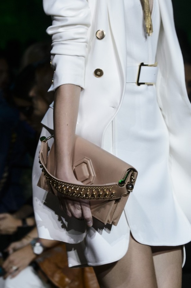 مجموعة ايلي صعب لربيع وصيف 2018 في باريس 