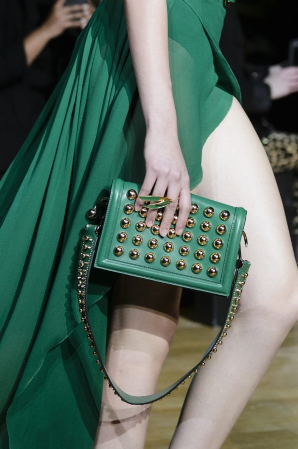 مجموعة ايلي صعب لربيع وصيف 2018 في باريس 