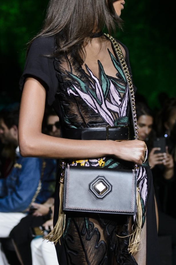 مجموعة ايلي صعب لربيع وصيف 2018 في باريس 