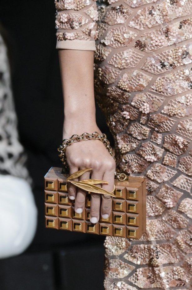 مجموعة ايلي صعب لربيع وصيف 2018 في باريس 