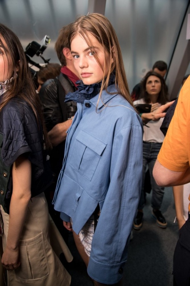 عرض أزياء Carven للأزياء الجاهزة لربيع وصيف 2018 !