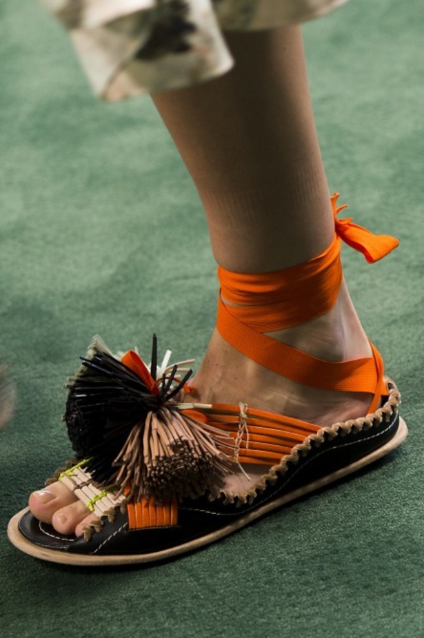 عرض أزياء Carven للأزياء الجاهزة لربيع وصيف 2018 !