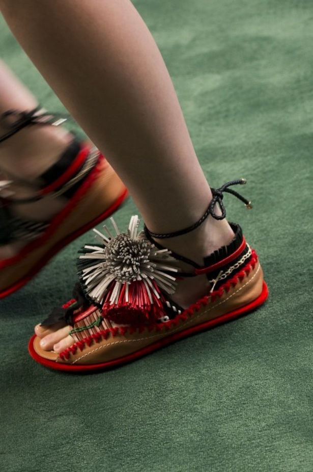 عرض أزياء Carven للأزياء الجاهزة لربيع وصيف 2018 !