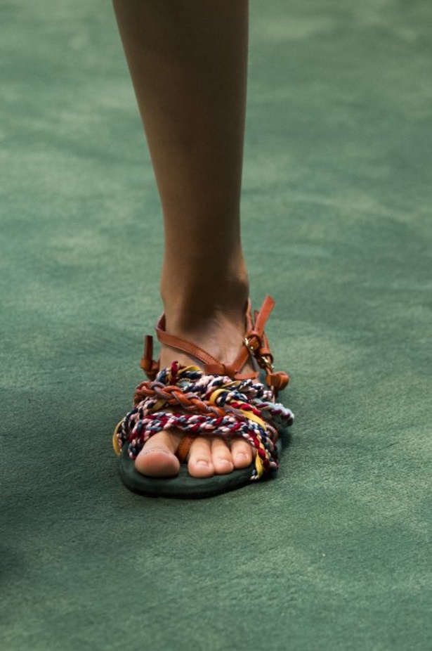 عرض أزياء Carven للأزياء الجاهزة لربيع وصيف 2018 !