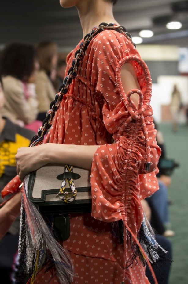 عرض أزياء Carven للأزياء الجاهزة لربيع وصيف 2018 !