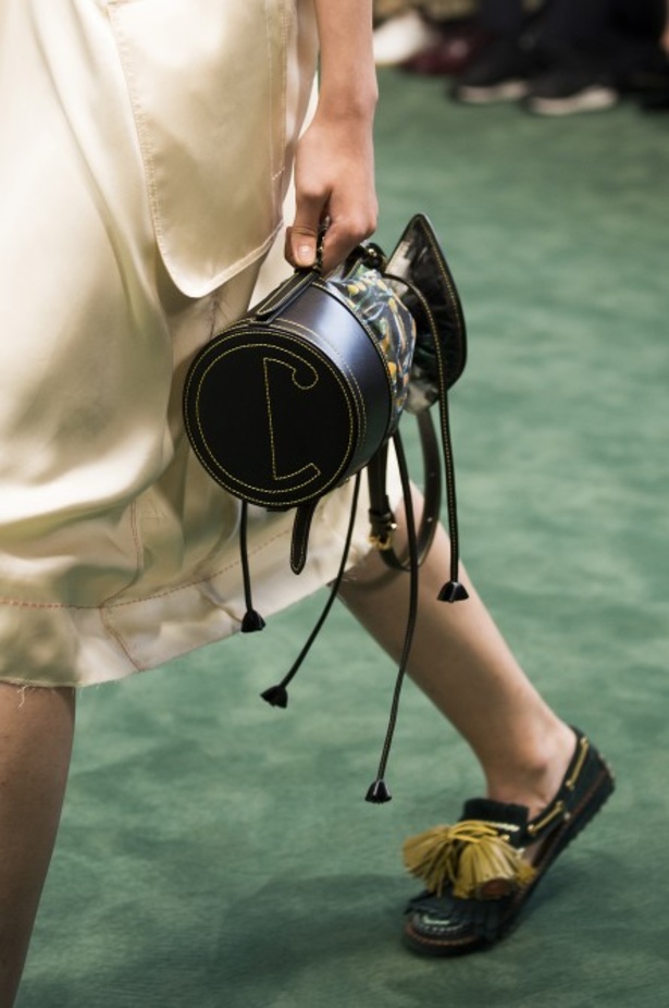 عرض أزياء Carven للأزياء الجاهزة لربيع وصيف 2018 !