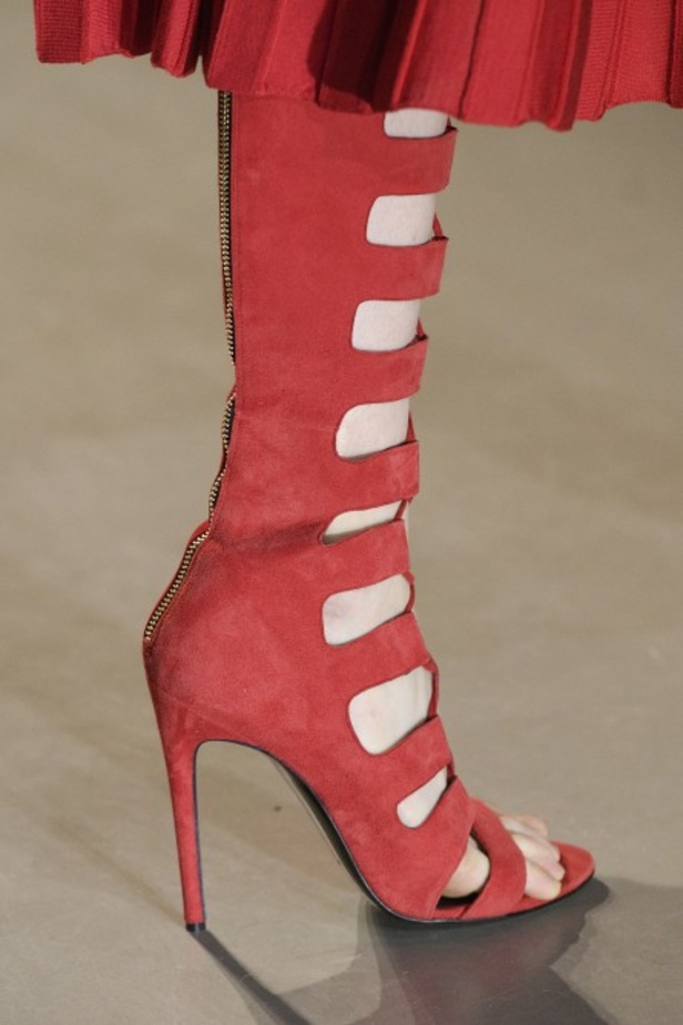 تصاميم وفساتين من عرض أندرو جي أن في اسبوع الموضة في باريس