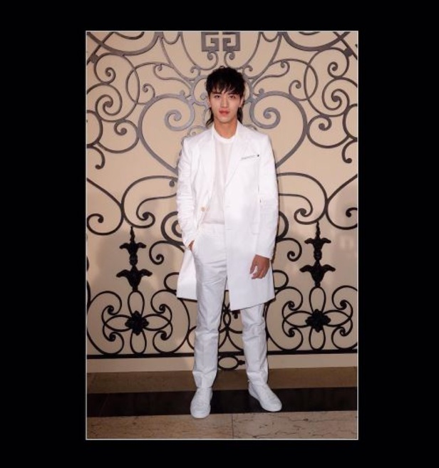 الكلاسيكية في مجموعة Givenchy لربيع وصيف 2018 في باريس