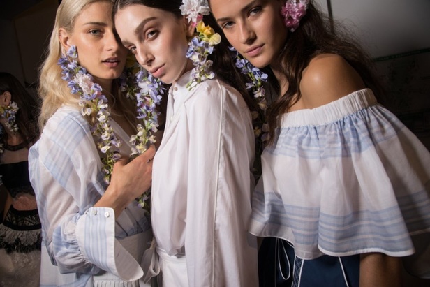 ازياء من عرض أليكسيس مابيل باسبوع الموضة في باريس