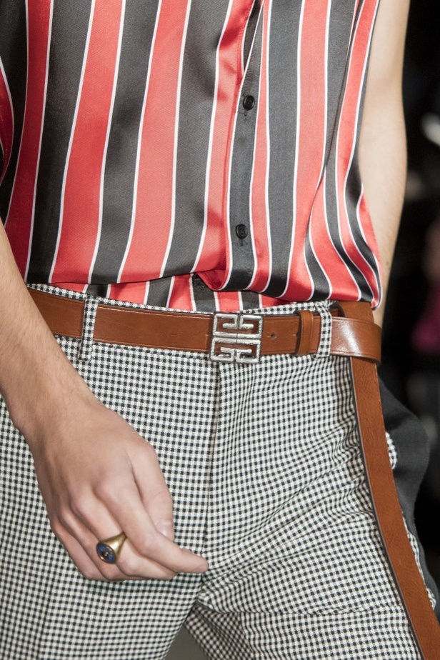 الكلاسيكية في مجموعة Givenchy لربيع وصيف 2018 في باريس