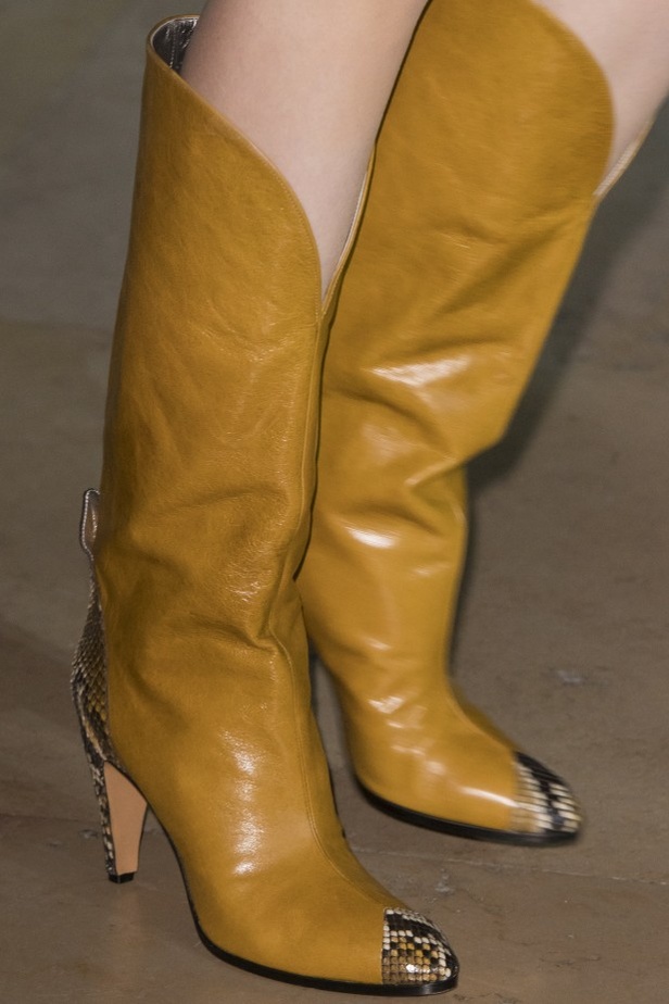 الكلاسيكية في مجموعة Givenchy لربيع وصيف 2018 في باريس