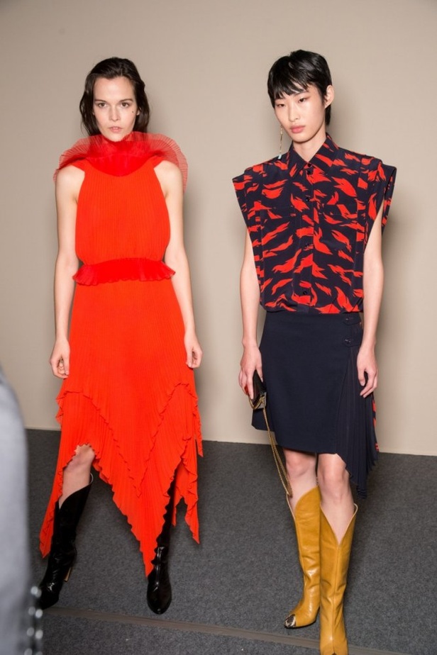 الكلاسيكية في مجموعة Givenchy لربيع وصيف 2018 في باريس