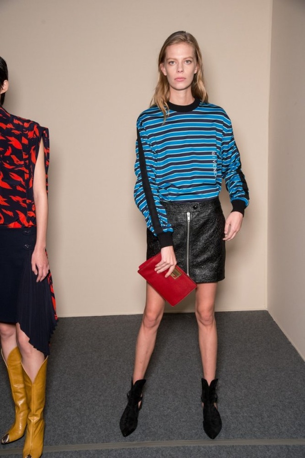 الكلاسيكية في مجموعة Givenchy لربيع وصيف 2018 في باريس