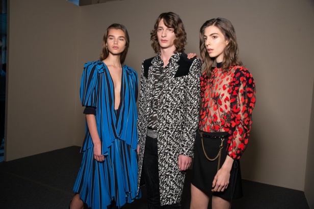 الكلاسيكية في مجموعة Givenchy لربيع وصيف 2018 في باريس