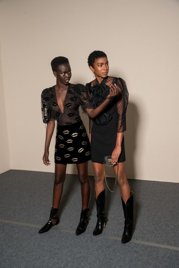 الكلاسيكية في مجموعة Givenchy لربيع وصيف 2018 في باريس