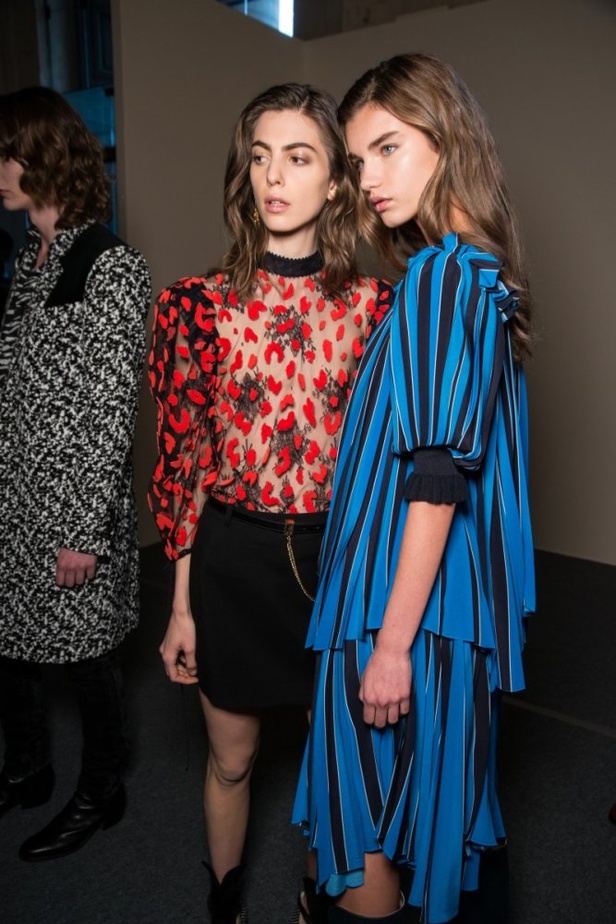 الكلاسيكية في مجموعة Givenchy لربيع وصيف 2018 في باريس