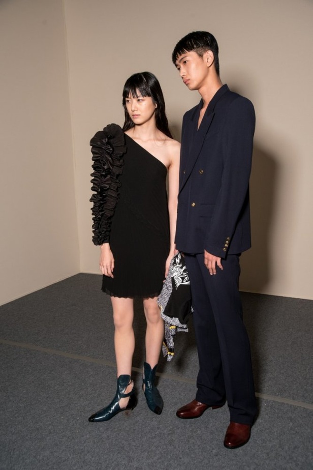 الكلاسيكية في مجموعة Givenchy لربيع وصيف 2018 في باريس