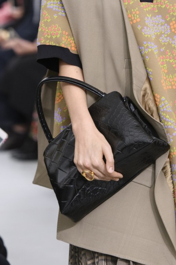 مجموعة Celine للأزياء الجاهزة لربيع وصيف 2018 !