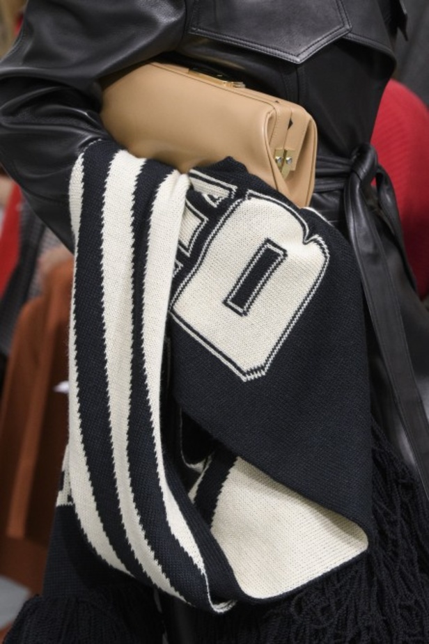 مجموعة Celine للأزياء الجاهزة لربيع وصيف 2018 !