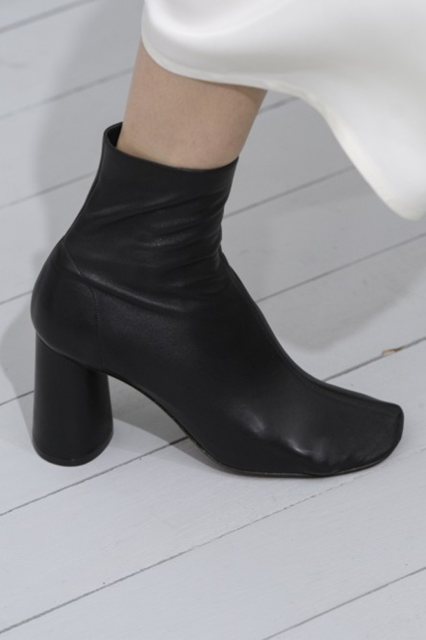 مجموعة Celine للأزياء الجاهزة لربيع وصيف 2018 !