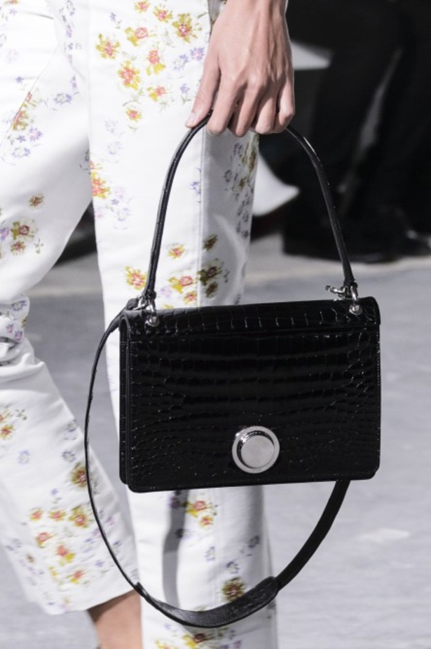 مجموعة Giambattista Valli لربيع وصيف 2018