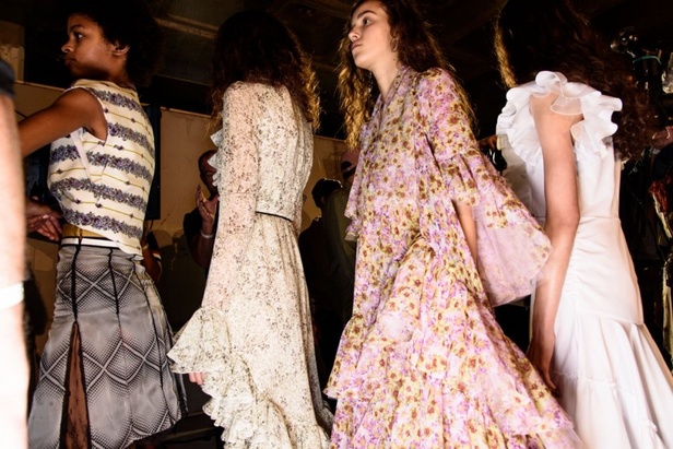 مجموعة Giambattista Valli لربيع وصيف 2018