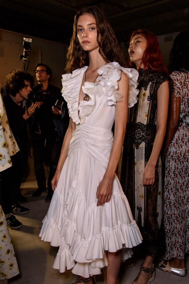 مجموعة Giambattista Valli لربيع وصيف 2018