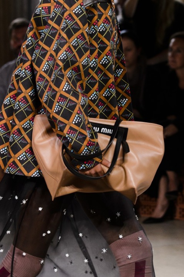 ابتكار وإبداع ضمن مجموعة ميو ميو لموسم ربيع وصيف 2018