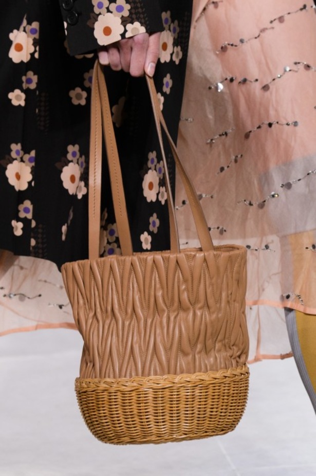 ابتكار وإبداع ضمن مجموعة ميو ميو لموسم ربيع وصيف 2018